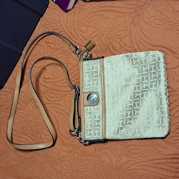 Tommy Hilfiger bag - Picture 1 of 13